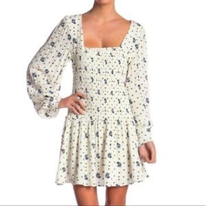 Free People smocked drop waist floral white dress!!💙